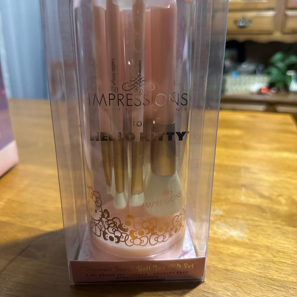 Impressions Hello Kitty Makeup Brush Set - Pink
